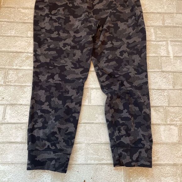 Lululemon ready to rulu camo joggers - Picture 7 of 8
